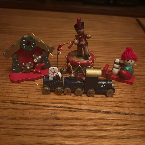 Four 4 piece bundle vintage Christmas ornaments - Picture 1 of 11